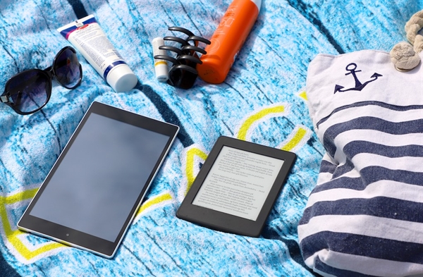 eBookReader Amazon Kindle 10 udenfor i fuld sol uden problemer